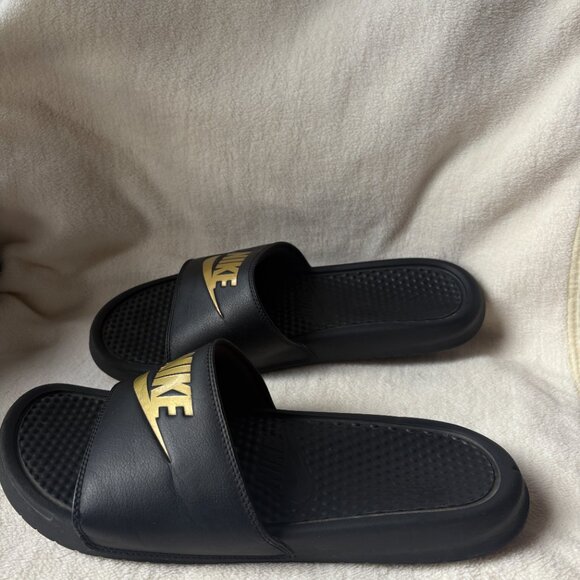 Nike Benassi JDI Slides Black and Gold - Picture 4 of 8